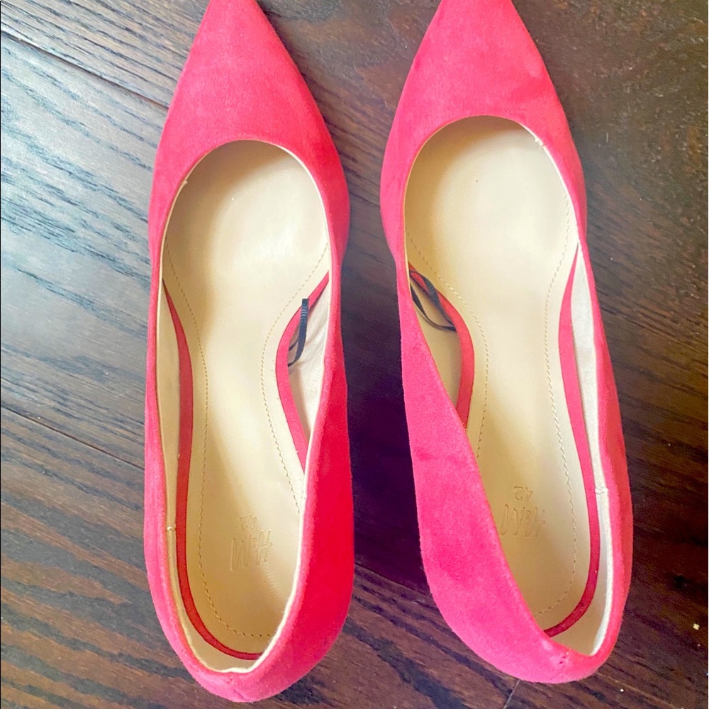 Pink pumps